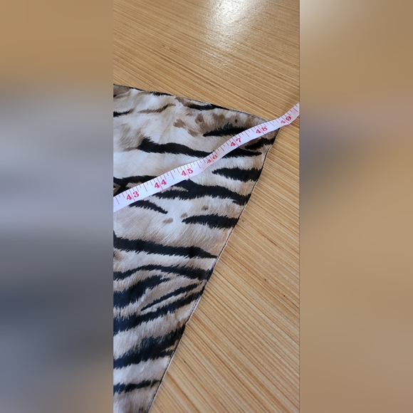 Animal print square scarf - Picture 4 of 6